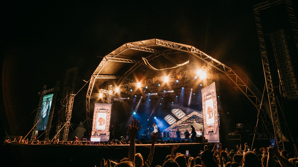 Concert Aluminum Truss Rigging & DMX Console Desks